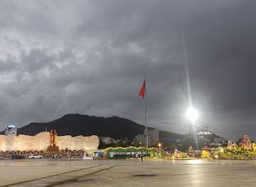 vietnam/quy-nhon/landmark/quang-truong-quy-nhon