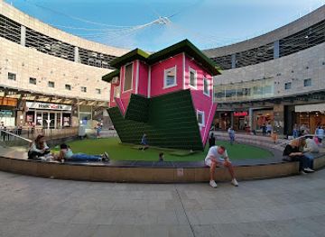 united-kingdom/down/attraction/upside-down-house-milton-keynes-2