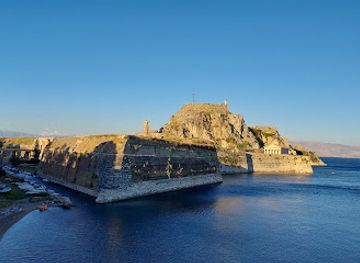 greece/ionian-islands/landmark/byzantine-fortress-of-gardiki