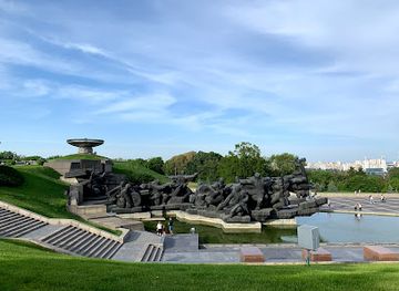 ukraine/seversky-donets-river/landmark/ukrainian-motherland-monument