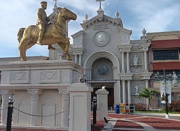 philippines/central-luzon/landmark/plaza-lucero