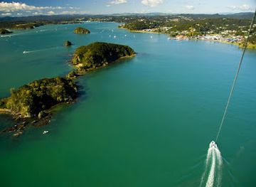 new-zealand/paihia/landmark/bay-of-islands-parasail