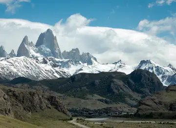 El Chaltén Viewpoint (City & Fitz Roy)