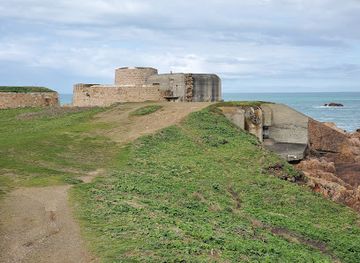 guernsey/perelle-bay/landmark/fort-hommet