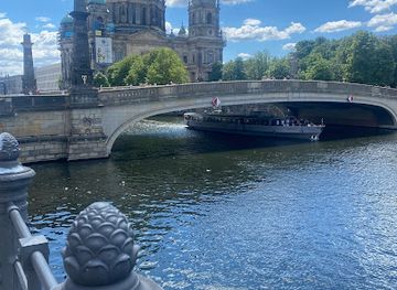 germany/berlin/landmark/adolph-diesterweg-denkmal