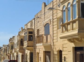 malta/gharb/landmark/ggantija-temples-entrance