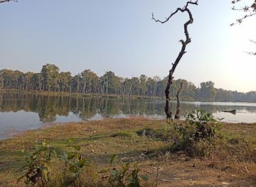 nepal/chitwan-national-park/landmark/batuli-pokhari-madhyawarti-samudaayik-ban-upabhoktaa-samuha