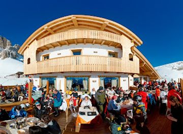 italy/alta-via-1/landmark/rifugio-averau
