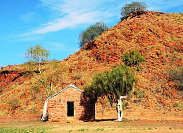 australia/outback/landmark/barrow-creek-telegraph-station-historical-reserve
