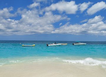 the-bahamas/new-providence/landmark/cabbage-beach-public-access