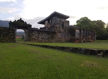 honduras/central-highlands/landmark/fortaleza-de-santa-barbara-edificio-colonial