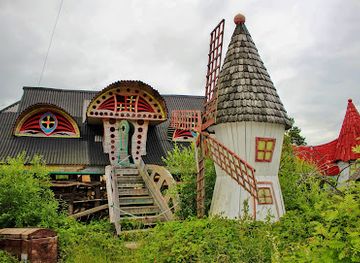 estonia/hiiumaa-island/landmark/wooden-copy-of-the-eiffel-tower