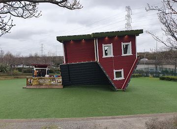 united-kingdom/essex/landmark/upside-down-house-lakeside