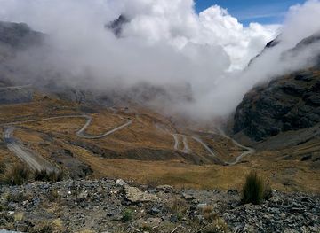bolivia/yungas-road/landmark/plaza-mayor-de-san-francisco