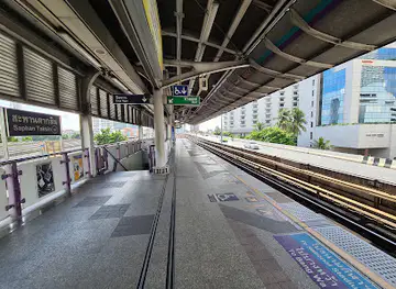 Saphan Taksin