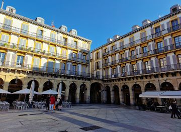 spain/san-sebastian/gros/landmark/plaza-de-la-constitucion