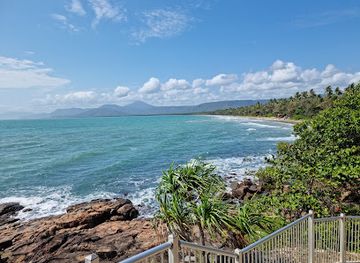 australia/cairns/port-douglas/landmark/4-mile-beach-lookout