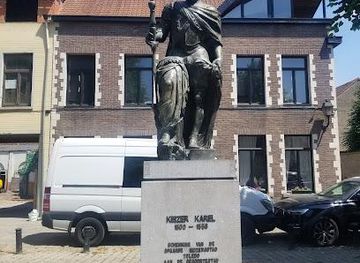 belgium/blankenberge/landmark/standbeeld-keizer-karel