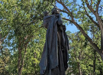 north-dakota/lake-sakakawea/landmark/sakakawea-statue
