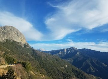 california/sierra-nevada/landmark/sequoia-national-park-s-tunnel-log