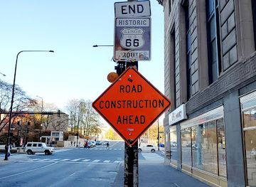 illinois/chicago/landmark/historic-end-of-route-66-sign