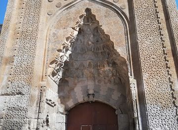 turkiye/central-anatolia-region/landmark/agzikarahan