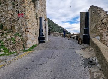 gibraltar/main-street/landmark/queen-s-gate