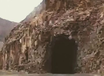 idaho/owyhee/landmark/lake-owyhee-rd-tunnel