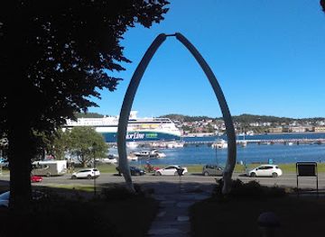 norway/vestfold/landmark/whale-bone-arch
