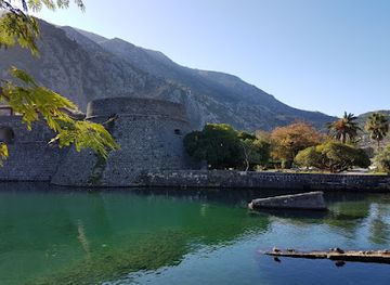 montenegro/tivat/landmark/kotor-city-walls