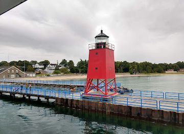 michigan/charlevoix/landmark/charlevoix-south-pier-lighthouse