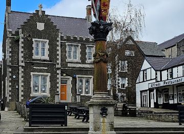 united-kingdom/wales/landmark/statue-of-llywelyn-the-great