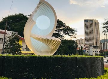 malaysia/george-town/gurney-drive/landmark/pearl-statue-near-gurney-plaza