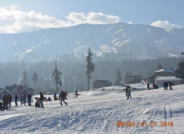 india/gulmarg/landmark/gulmarg-ski-centre-adventures