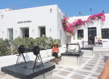 greece/mykonos/psarou/landmark/three-wells