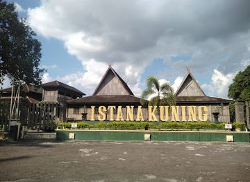 indonesia/west-kalimantan/landmark/istana-kuning