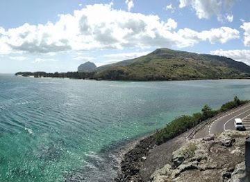 mauritius/tamarin/landmark/captain-matthew-flinders-monument