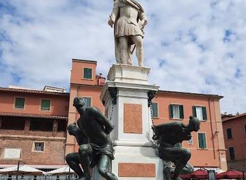italy/lucca/landmark/monument-of-the-four-moors