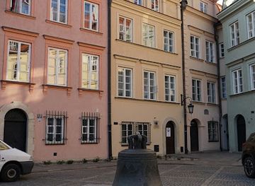 poland/warsaw/old-town/landmark/the-wishing-bell