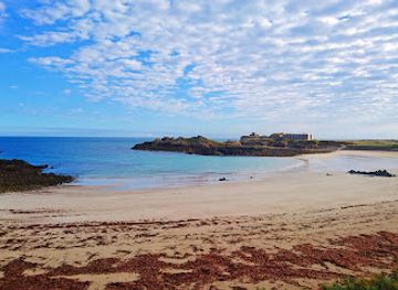 guernsey/perelle-bay/landmark/saye-beach
