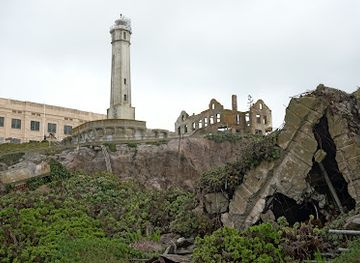 california/san-francisco-peninsula/landmark/alcatraz-lighthouse