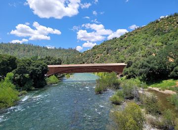 california/gold-country/landmark/bridgeport-covered-bridge