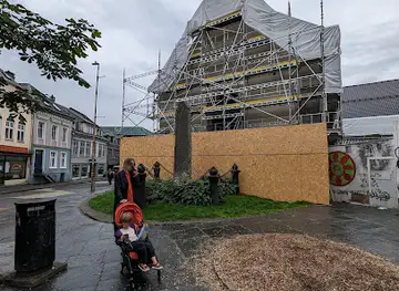 Bautastein für die im Seegefecht vor Alvøen Gefallenen