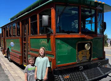 oregon/klamath-basin/landmark/crater-lake-trolley