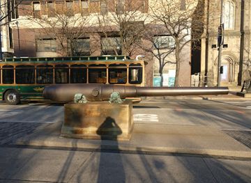 ohio/cleveland/landmark/cannon