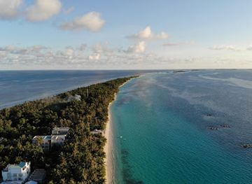 maldives/dhigurah/landmark/bikini-beach
