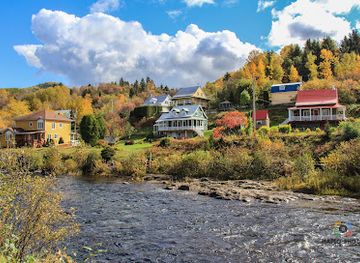 canada/saguenay-lac-saint-jean/landmark/covered-bridge-du-faubourg-formerly-on-the-1000-bill