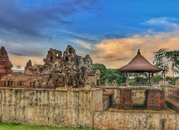indonesia/west-java/landmark/sunyaragi-cave-park