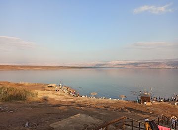 jordan/dead-sea-region/landmark/morze-martwe-bezplatna-plaza-i-solne-kry