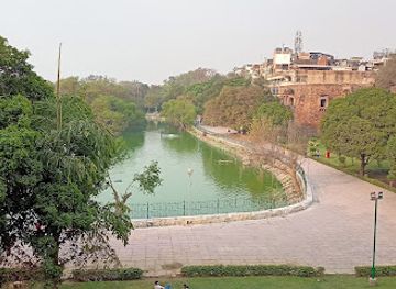 india/delhi/hauz-khas-village/landmark/hauz-khas-village-park